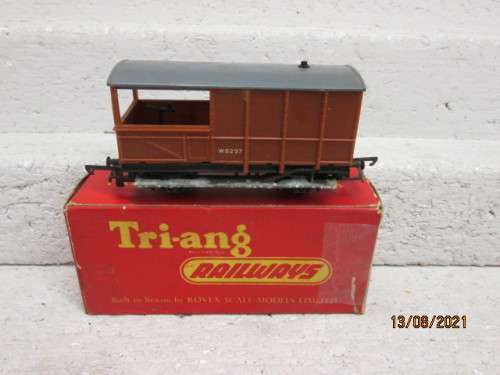 OO SCALE: TRIANG : BRAKE/GAURDS VAN - BOXED