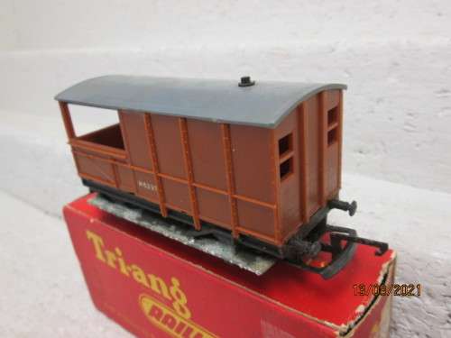 OO SCALE: TRIANG : BRAKE/GAURDS VAN - BOXED