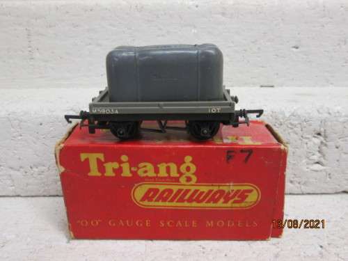 OO SCALE: TRIANG : 10 TON OPEN GOODS WITH TARPAULIN LOAD - BOXED