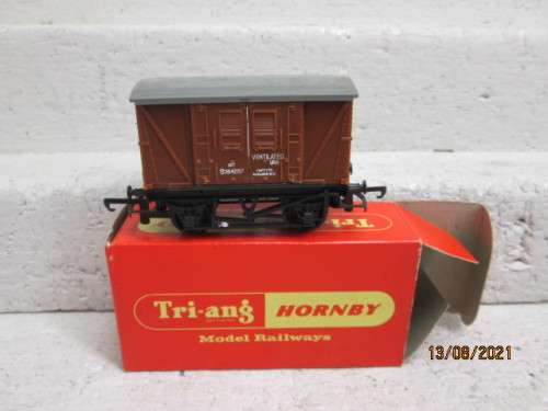 OO SCALE: HORNBY : 12 TON VENTILATED VAN - BOXED