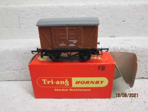 OO SCALE: HORNBY : 12 TON VENTILATED VAN - BOXED