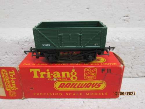 OO SCALE: TRIANG : GREEN OPEN GOODS - BOXED