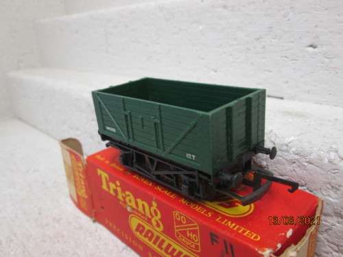OO SCALE: TRIANG : GREEN OPEN GOODS - BOXED