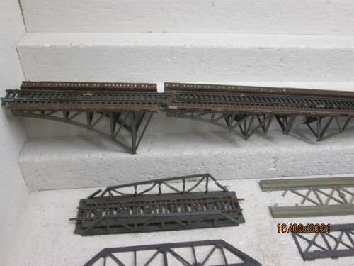 HO SCALE : BRIDGE SCRAP YARD