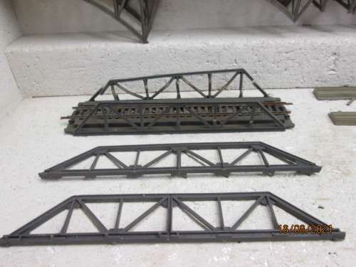 HO SCALE : BRIDGE SCRAP YARD