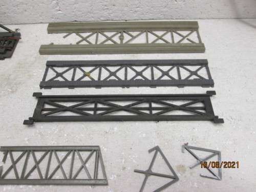 HO SCALE : BRIDGE SCRAP YARD