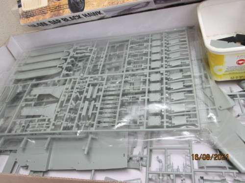 1:35 SCALE : ACADEMY HOBBY MODEL KITS : AH - 60L DAP BLACK HAWK - KIT - BOXED