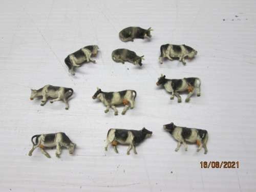 HO SCALE : COWS - X10