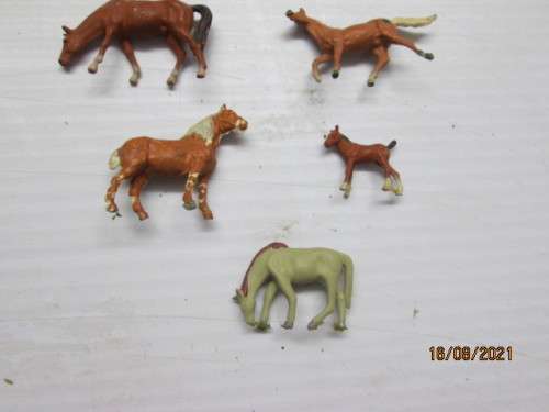 HO SCALE : VARIOUS HORSES - X7