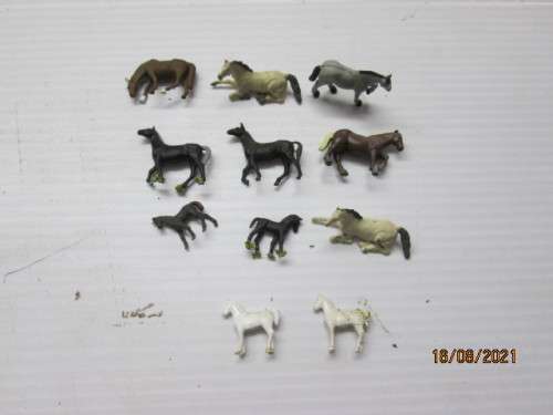 HO SCALE : VARIOUS HORSES - X11