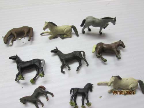 HO SCALE : VARIOUS HORSES - X11