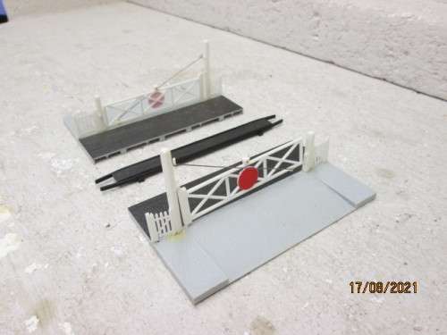 HO / OO SCALE : RAILWAY CROSSING