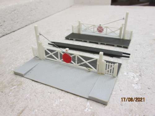 HO / OO SCALE : RAILWAY CROSSING