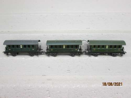 HO SCALE : MARKLIN : 3RD CLASS - X3 COACHES