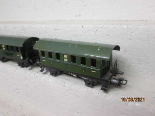 HO SCALE : MARKLIN : 3RD CLASS - X3 COACHES