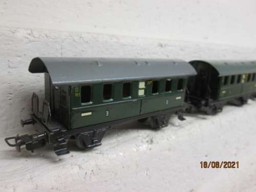 HO SCALE : MARKLIN : 3RD CLASS - X3 COACHES