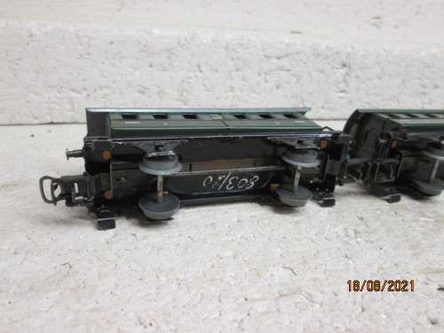 HO SCALE : MARKLIN : 3RD CLASS - X3 COACHES