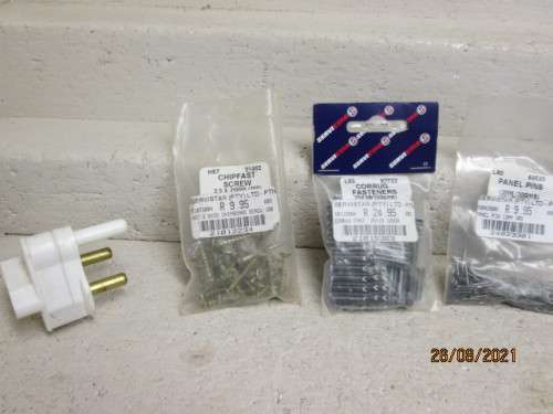 HO SCALE : VARIOUS SPARES, TOOL AND BITS AND PIECES FOR LAYOUT