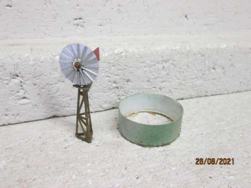 HO SCALE : WINDMILL + WATER TANK