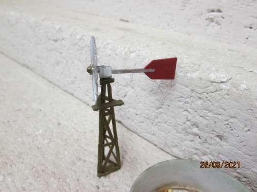 HO SCALE : WINDMILL + WATER TANK