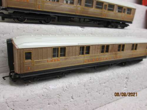 OO SCALE : HORNBY : LNER COACHES - X4 - BOXED
