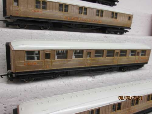 OO SCALE : HORNBY : LNER COACHES - X4 - BOXED