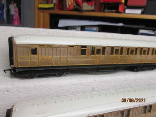OO SCALE : HORNBY : LNER COACHES - X4 - BOXED