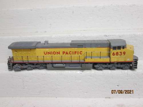 HO SCALE : ATHEARN : AC 4400 - UNION PACIFIC - DIESEL LOCOMOTIVE - DUMMY