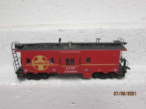 HO SCALE : ATHEARN : CABOOSE - SANTE FE