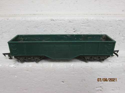 OO SCALE : TRIANG : GREEN OPEN HOPPER