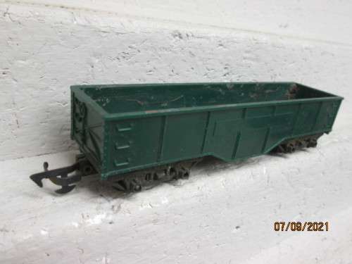 OO SCALE : TRIANG : GREEN OPEN HOPPER