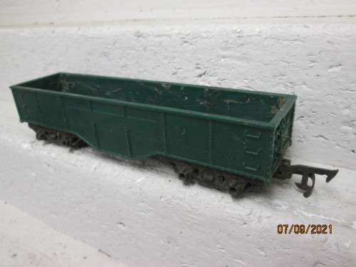 OO SCALE : TRIANG : GREEN OPEN HOPPER