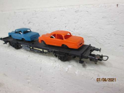 HO SCALE : LIMA : FLAT CAR WITH CAR LOAD