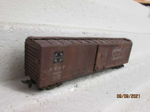 HO SCALE : ATHEARN : 50 FOOT SANTE FE -  BOX CAR