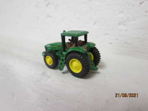 N SCALE : LARGE JOHN DEERE TRACTOR