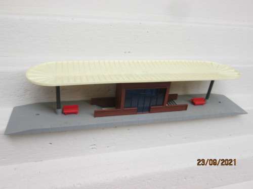 HO SCALE : LIMA : STATION ROOF - BOXED
