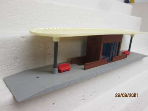 HO SCALE : LIMA : STATION ROOF - BOXED
