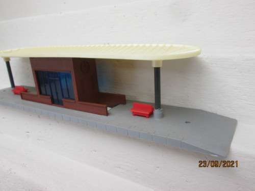 HO SCALE : LIMA : STATION ROOF - BOXED