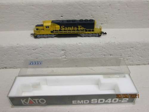 N SCALE : KATO : SD40 SANTE FE DIESEL LOCOMOTIVE - BOXED