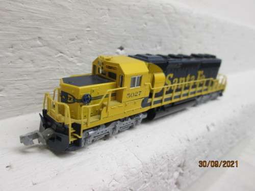 N SCALE : KATO : SD40 SANTE FE DIESEL LOCOMOTIVE - BOXED