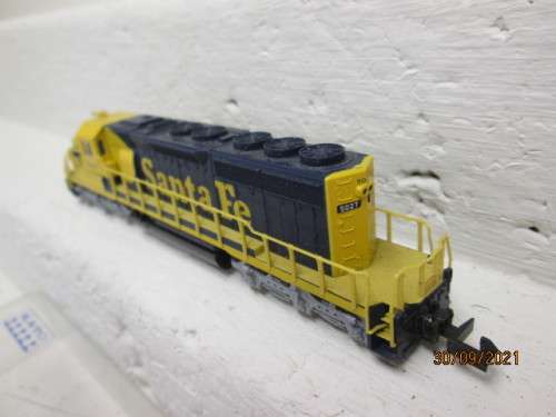 N SCALE : KATO : SD40 SANTE FE DIESEL LOCOMOTIVE - BOXED