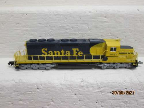 N SCALE : KATO : SD40 SANTE FE DIESEL LOCOMOTIVE - BOXED