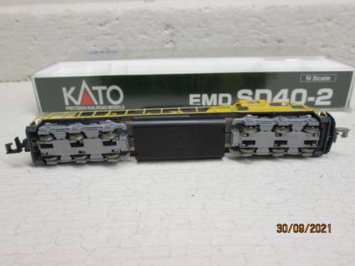 N SCALE : KATO : SD40 SANTE FE DIESEL LOCOMOTIVE - BOXED