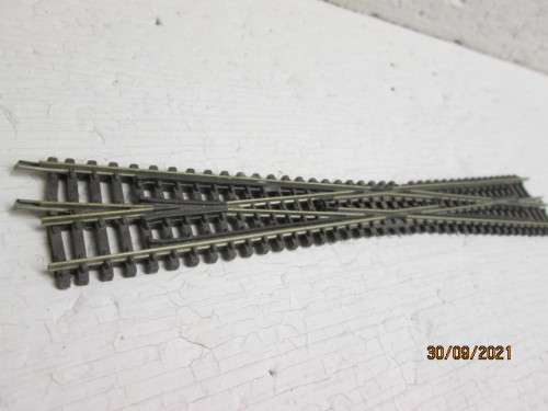 N SCALE : PECO : CROSS OVER