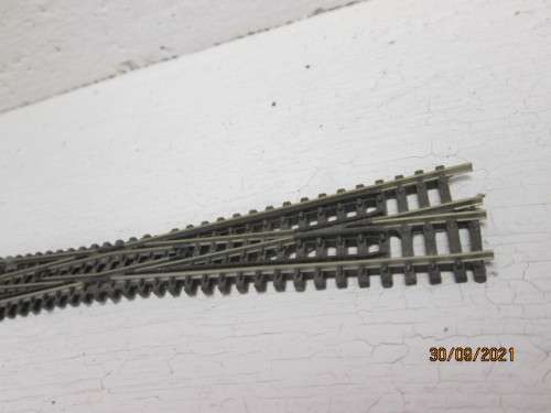 N SCALE : PECO : CROSS OVER