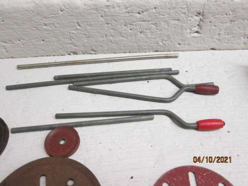 MECCANO :BITS AND PIECES