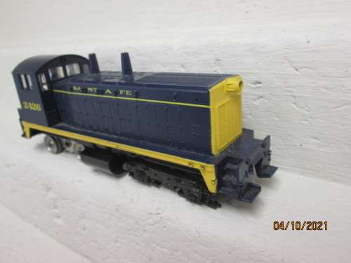 HO SCALE : ATHEARN : SW 1500 SANTE FE DIESEL LOCOMOTIVE