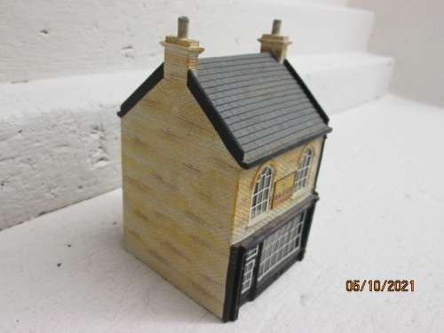OO SCALE : HORNBY : DOUBLE STORY BUILDING- HOLMES CYCLES - (THICK RESIN TYPE)