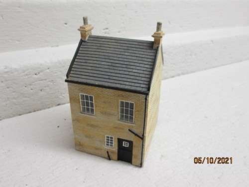 OO SCALE : HORNBY : DOUBLE STORY BUILDING- HOLMES CYCLES - (THICK RESIN TYPE)