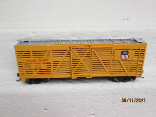 HO SCALE : BACHMANN : 40 FT STOCK CAR - UNION PACIFIC - BOXED